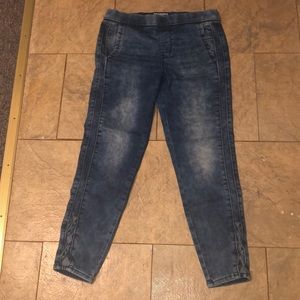 Levi criss cross blue jeans